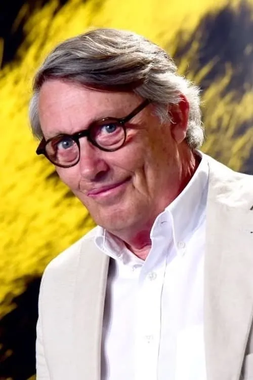 Miguel Lobo Antunes interpretando a Luís Rovisco