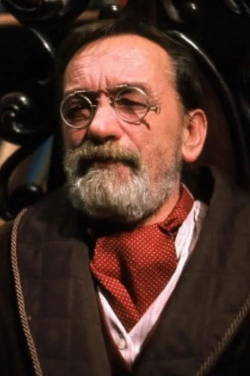 Mihajlo Viktorović interpretando a Nikola