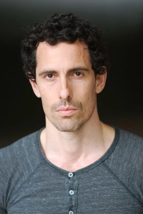 Mikaal Bates en su biografía y filmografía