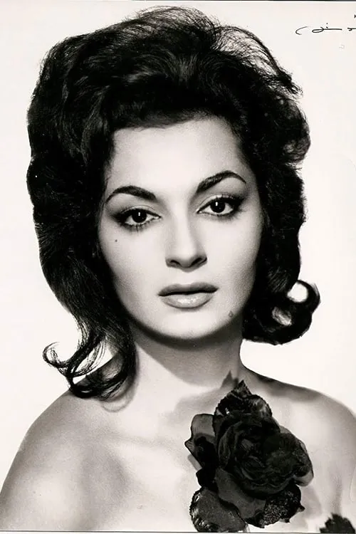 Mikaela Wood interpretando a Dora