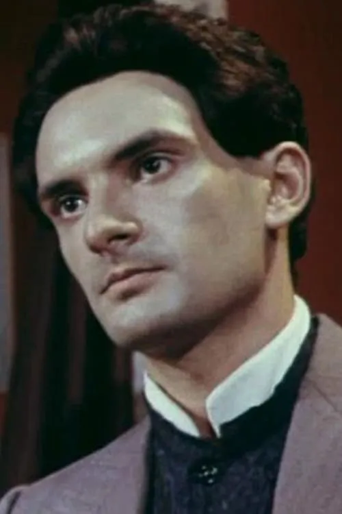 Mikail Karimov interpretando a Huseyn Arablinski