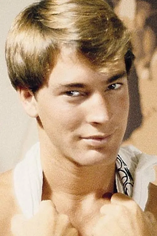 Mike Flynn interpretando a