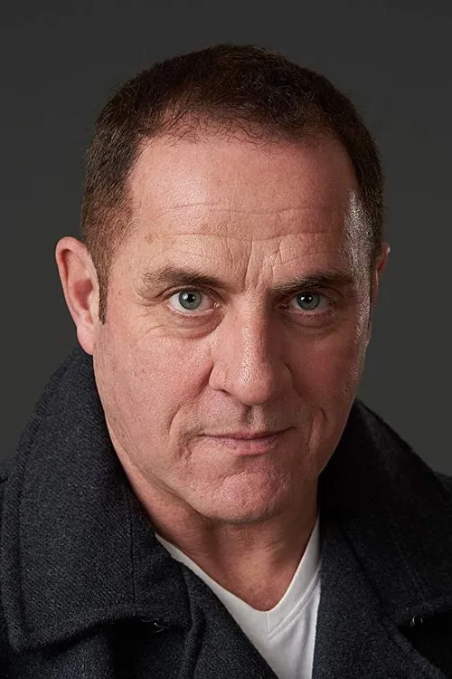 Mike Foenander interpretando a Heavy Man