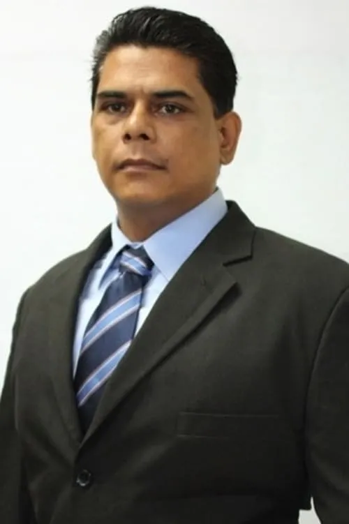 Mike Vergel interpretando a 