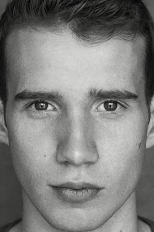 Gabriel Chavarria ha trabajado con Mikey Collins en 1 ocasiones