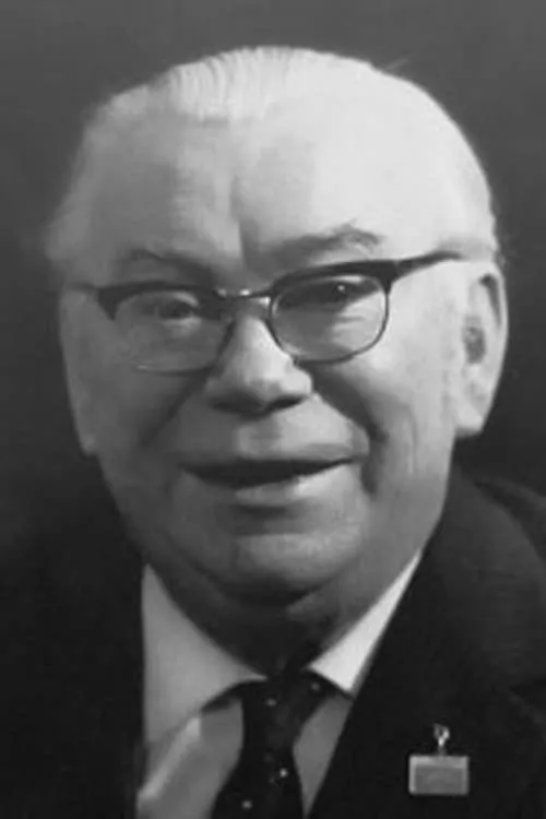 Mikhail Yanshin interpretando a Telegraphist