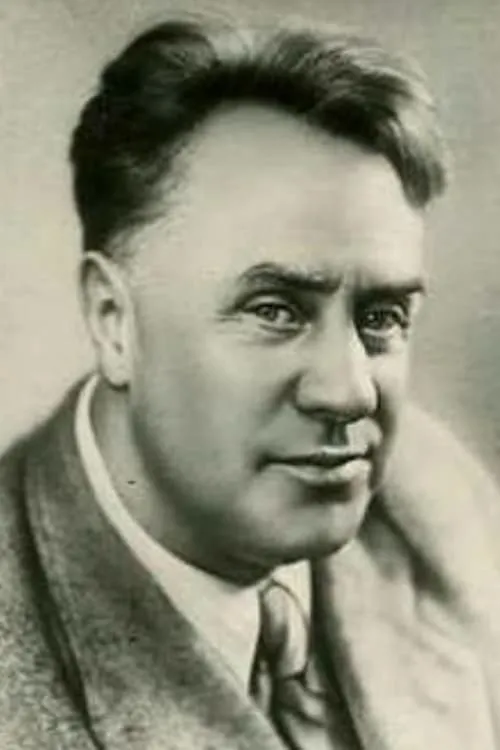 Михаил Жаров interpretando a Self - Actor / Various Roles (archive footage)