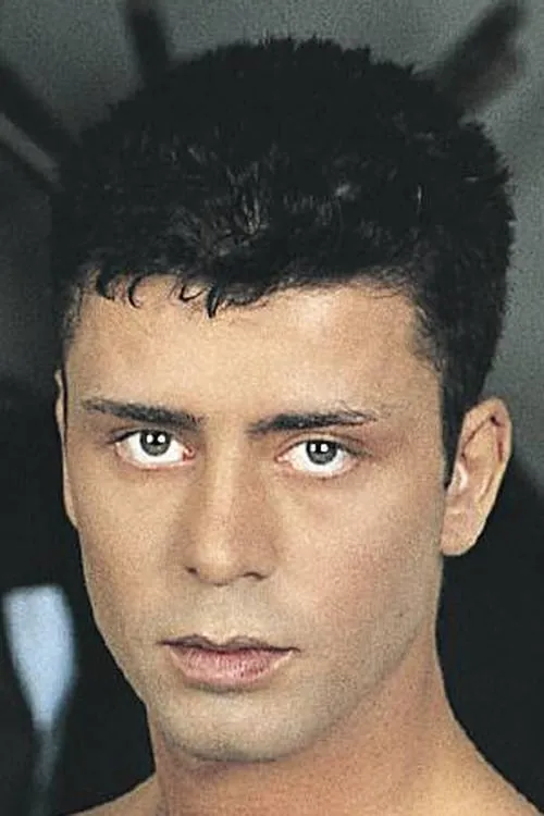 Adam Gosett ha trabajado con Miklos Soledad en 3 ocasiones