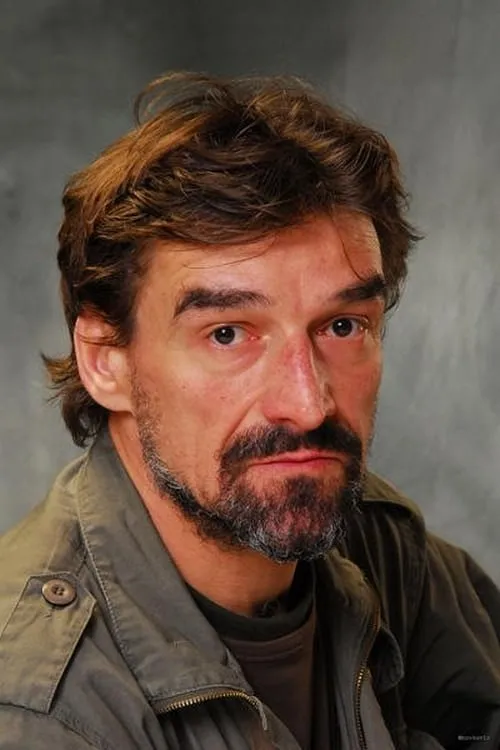 Milan Pleština interpretando a Roko