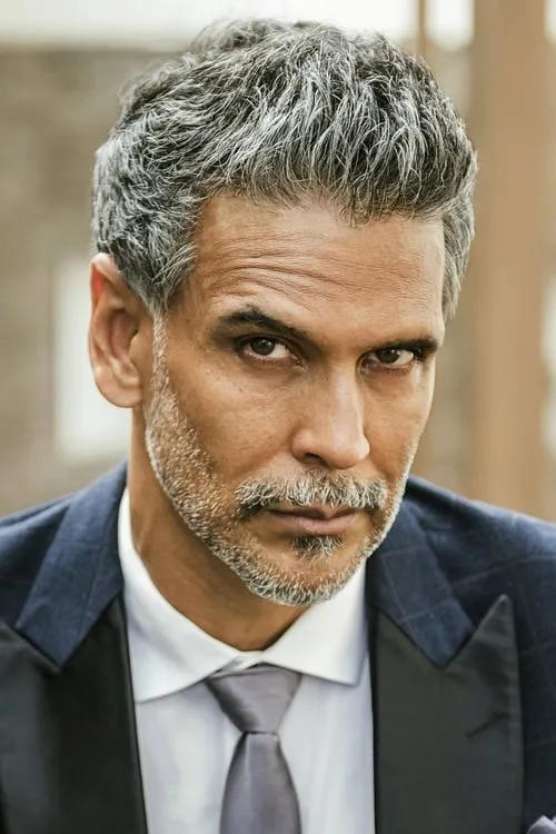 Milind Soman interpretando a Madhav