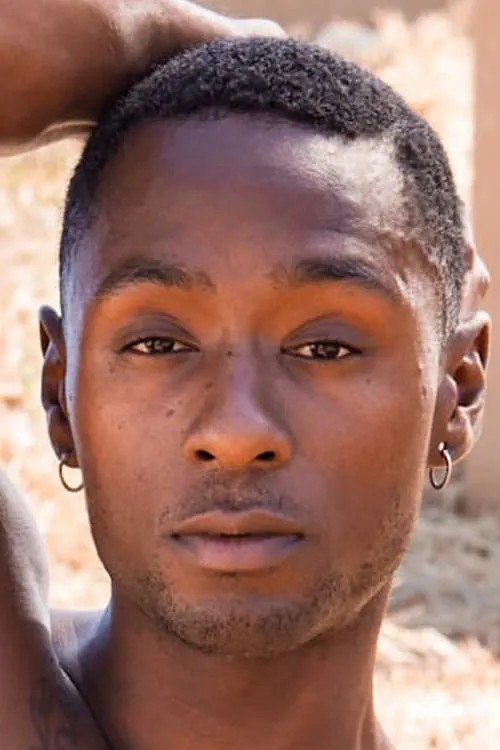 Miller Axton interpretando a