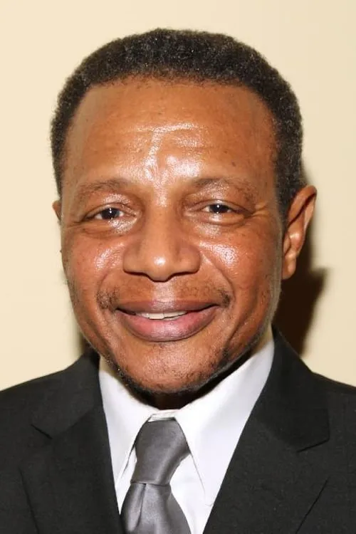 Miller London interpretando a Self