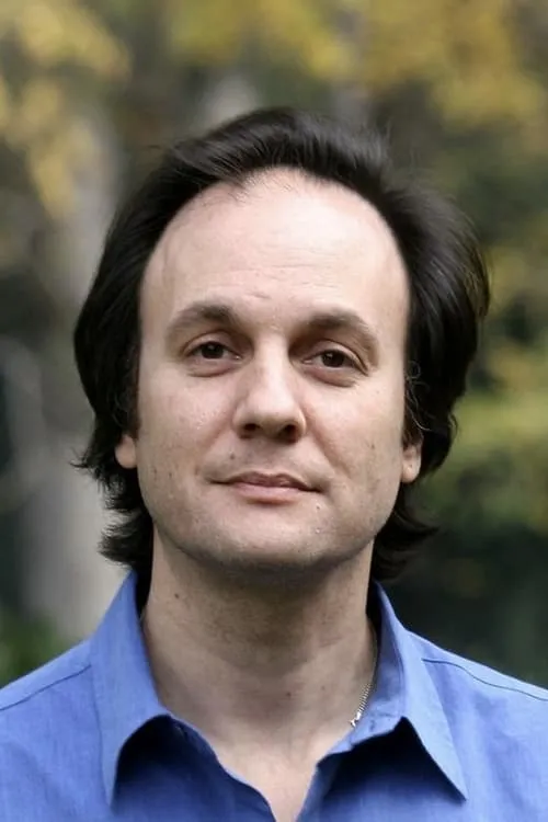 Milo Addica interpretando a Bruno