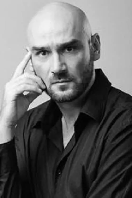 Milorad Kapor interpretando a Policeman