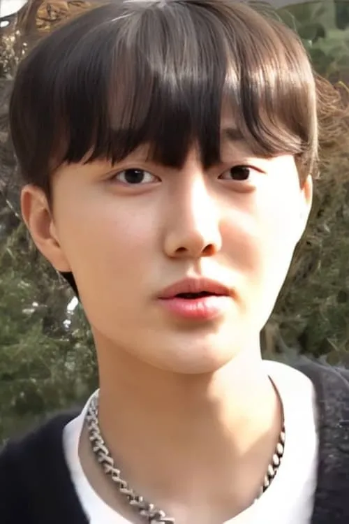 Min Soo interpretando a 