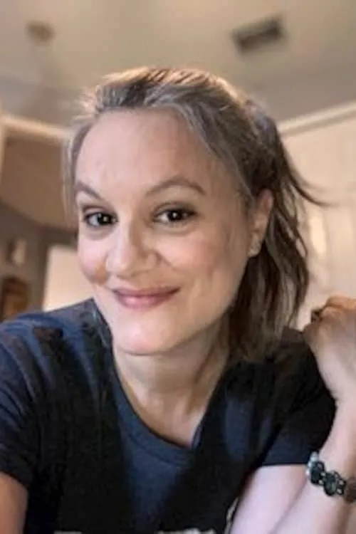 Mindy Marin interpretando a Self