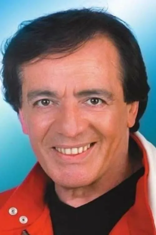 Mino Reitano interpretando a Himself