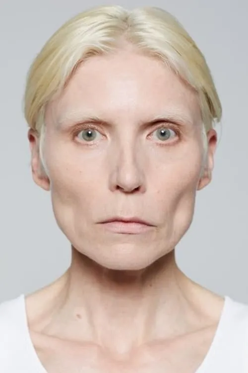 Minttu Vesala interpretando a Leva