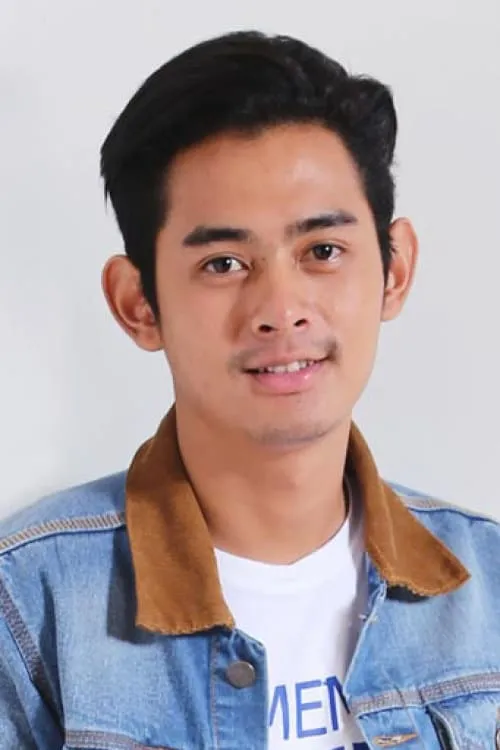 Miqdad Addausy interpretando a Aruna Handriani