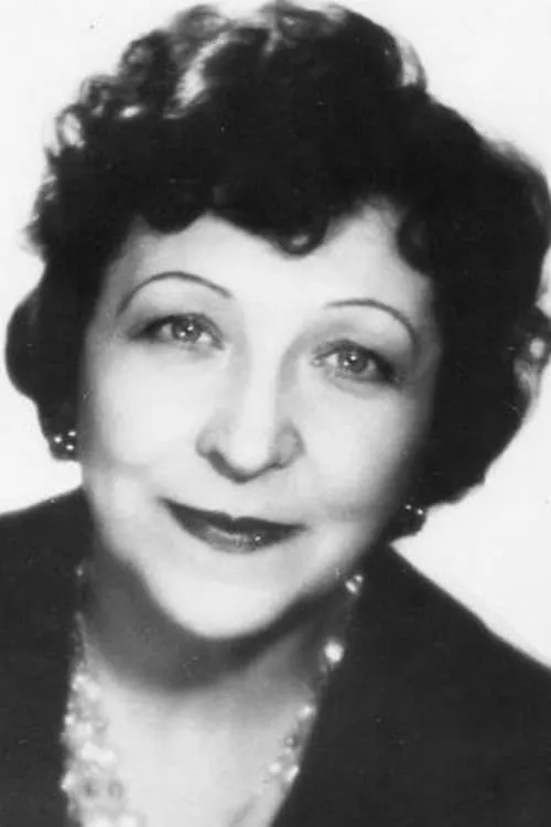 Mira Zimińska interpretando a Ira Roletti, prima donna