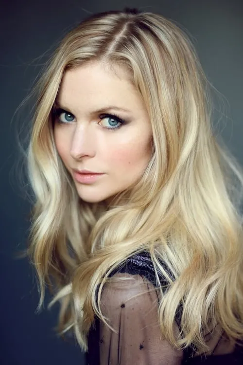 Miranda Hennessy interpretando a Sketch Artist