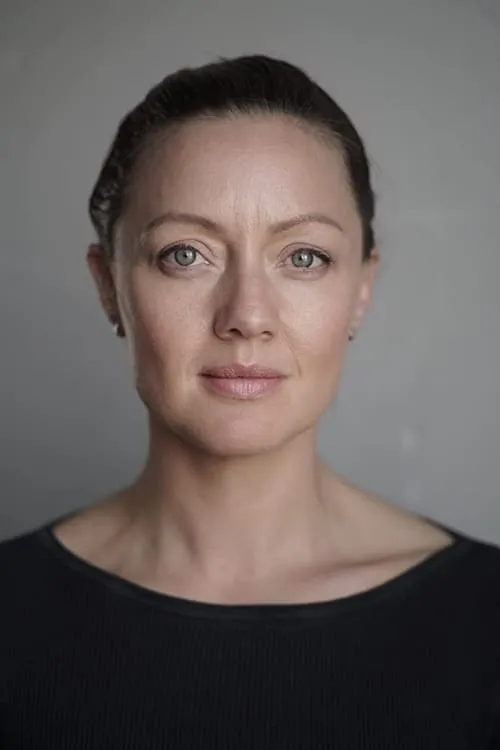 Miranda Nolan interpretando a Michelle