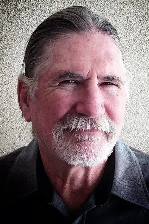 Mitch Carter interpretando a Gordon Dawson / Strother Marlin (voice)