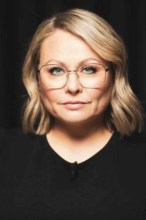 Mitsou Gélinas interpretando a Chaperon Rouge / Institutrice