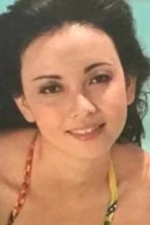 Miyako Tasaka interpretando a