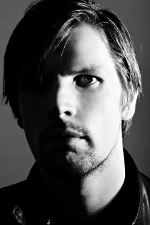 Brian Conroy ha trabajado con MJ Dixon en 1 ocasiones