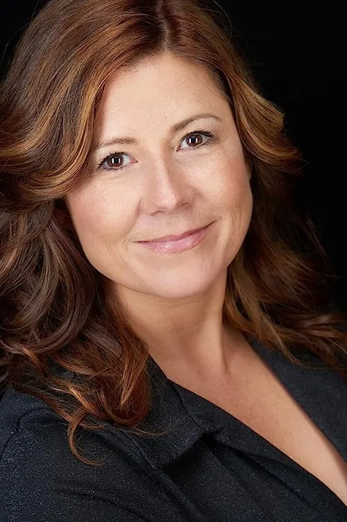 MJ Miller interpretando a Carol