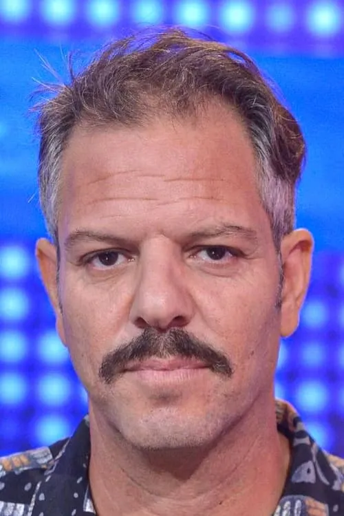 Mohamed Dahech interpretando a Mohssen