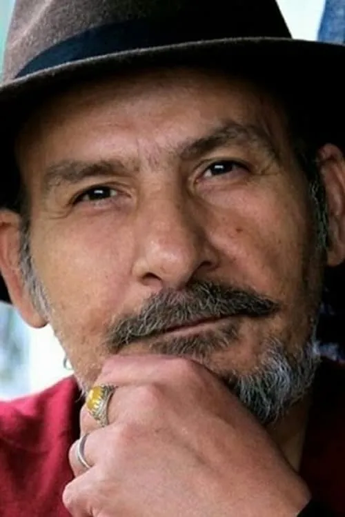 Mohammad-Reza Davoudnejad interpretando a 