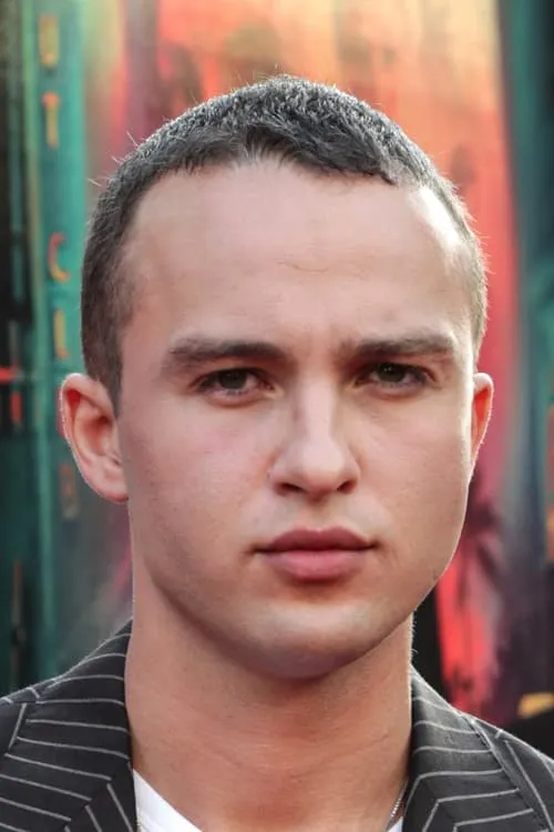 Mojean Aria interpretando a Stray