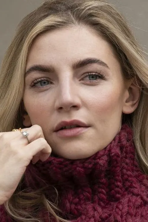 Molly Blixt Egelind interpretando a Astrid