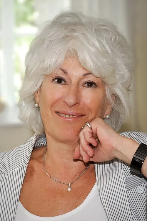 Mona Levin interpretando a Nanette