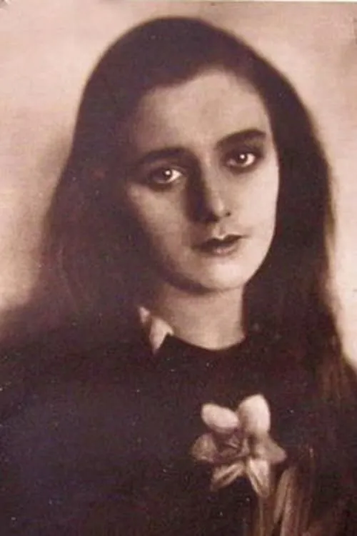 Mona Mårtenson interpretando a Anna Ulfclou