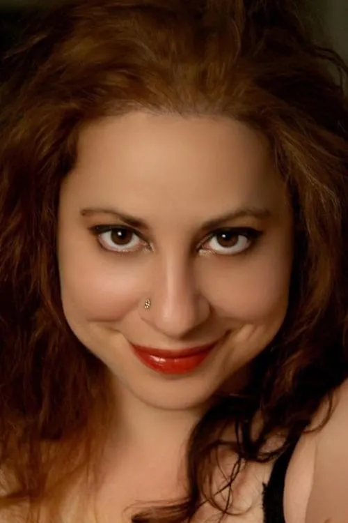 Monica Hamburg interpretando a Narrator (voice)