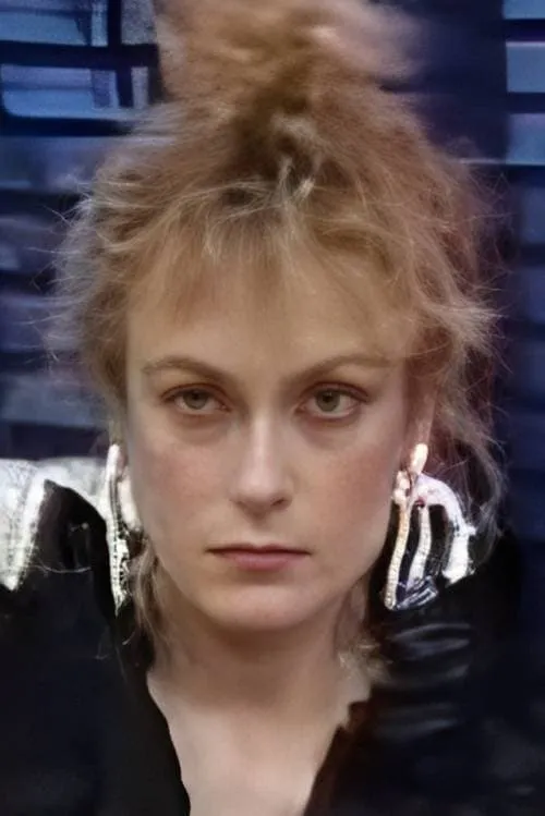 Monique Matin interpretando a