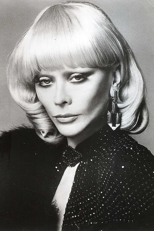 Monique van Vooren interpretando a Plethora