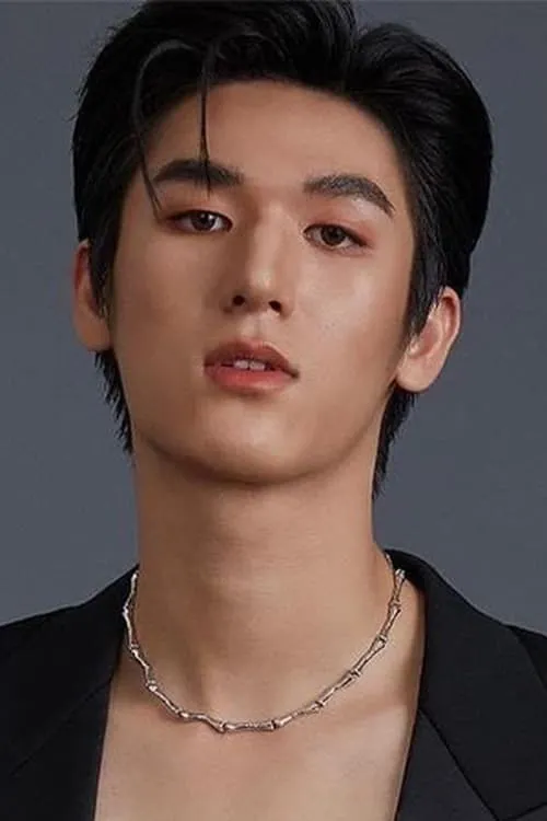 Mos Panuwat Sopradit en su biografía y filmografía