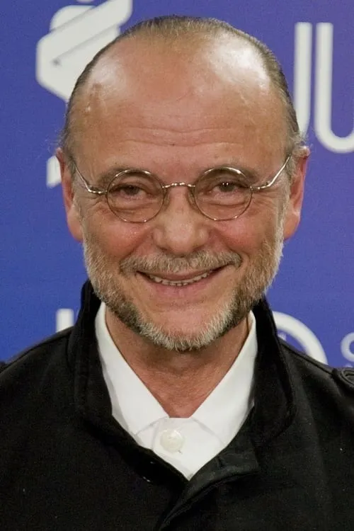 Moses Znaimer interpretando a Leo