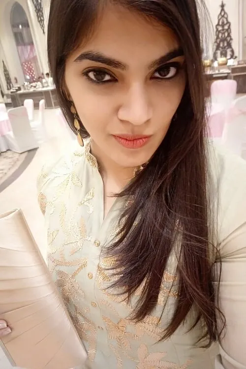 Mudita Shauq — personaje: Dimple