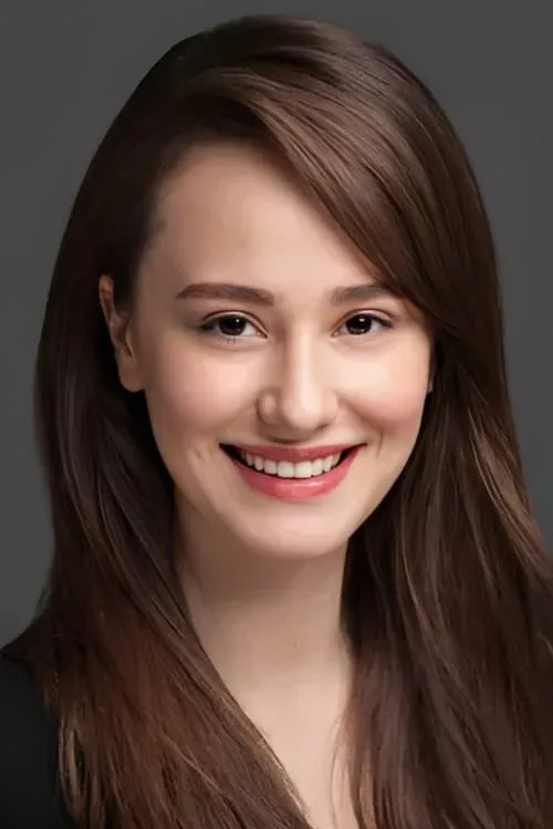 Müge Bayramoğlu interpretando a 