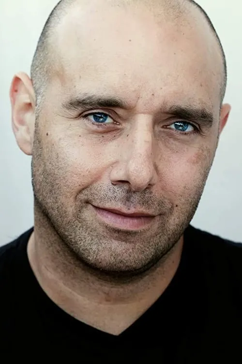 Elena Franklin ha trabajado con Munda Razooki en 1 ocasiones