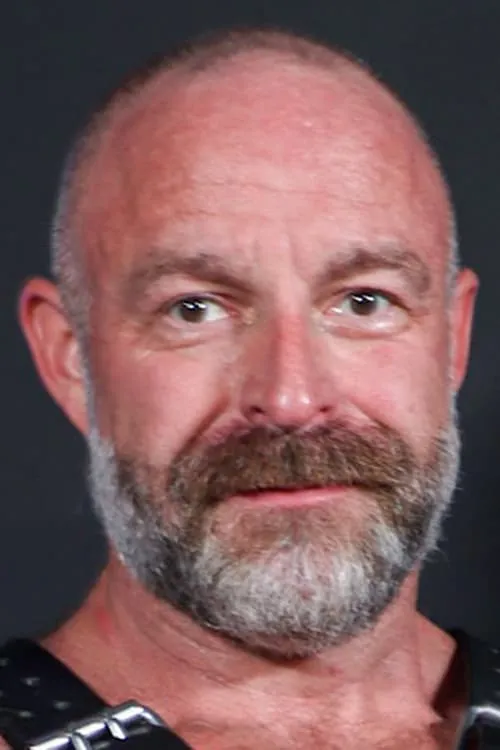 Musclebear Montreal interpretando a