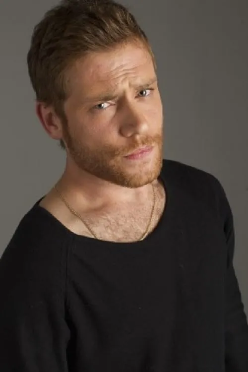 Mustafa Açılan — personaje: Araz