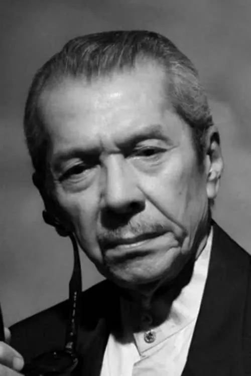 Mustapha Maarof interpretando a 