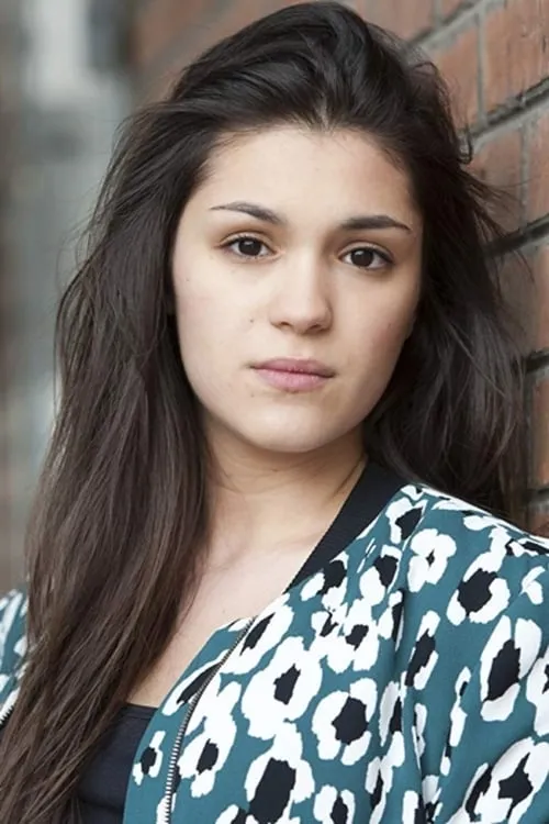 Myra Tyliann interpretando a Léa