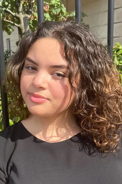 Myriam Hamma interpretando a Yasmine